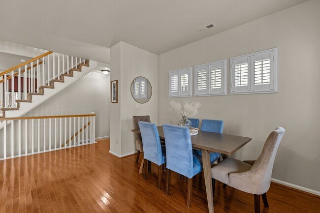 Building Photo - Welcome to this stunning 3-bedroom, 3.5-bath tri-level condo!