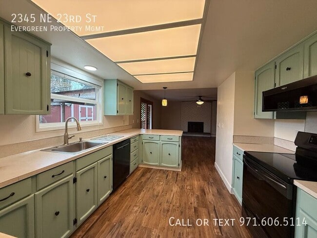 Building Photo - 2345 NE 23rd St