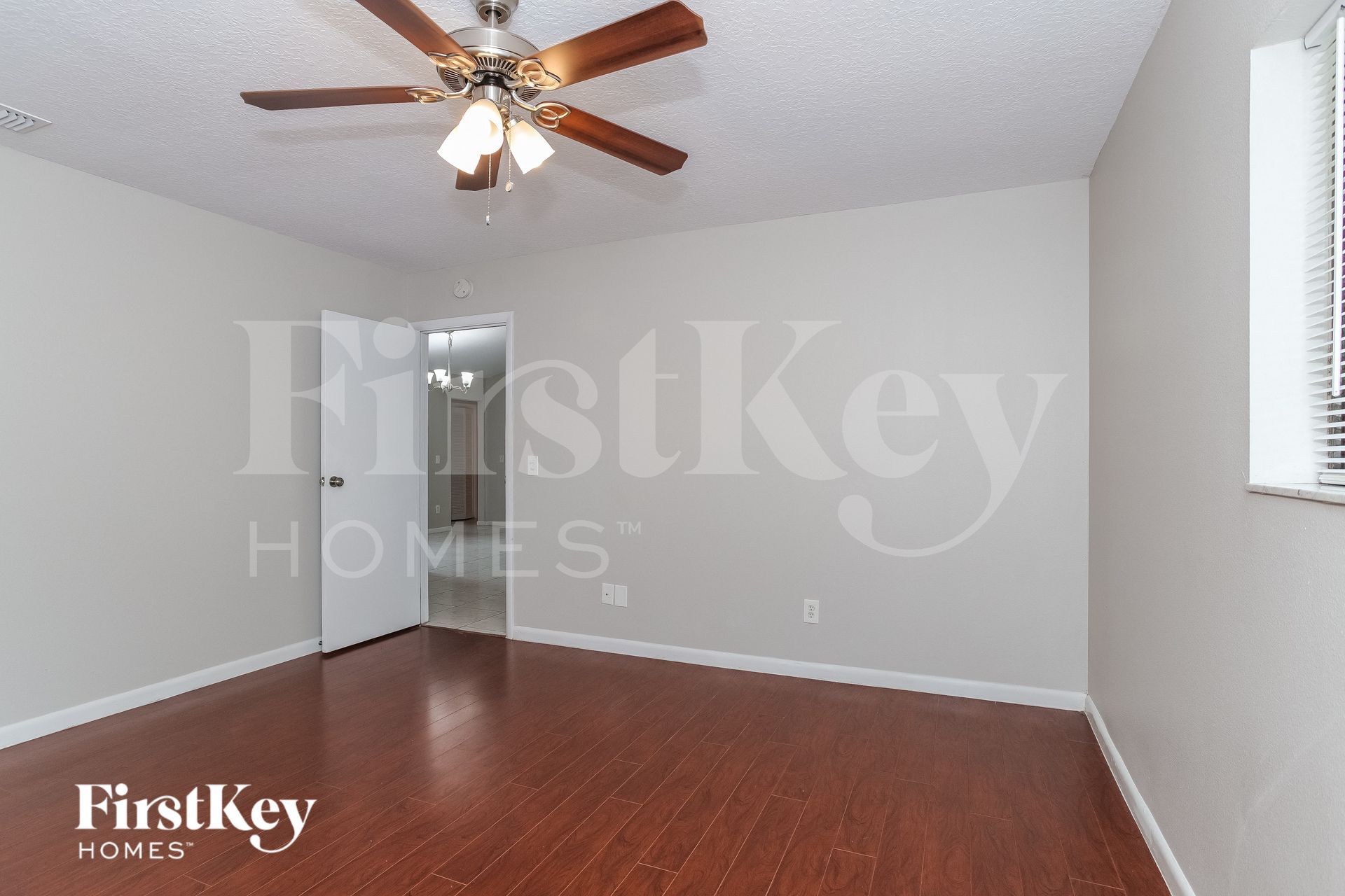 Building Photo - 709 Heather Ln