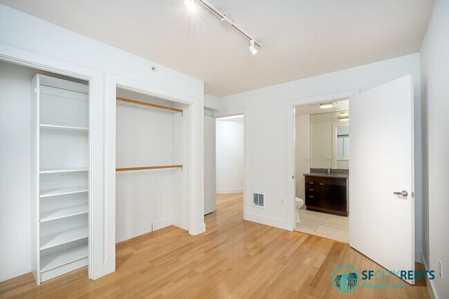 Building Photo - Polk Gulch: Modern 4th Floor Condo w/ in-unit W/D, Garage Parking & Shared Roof Deck