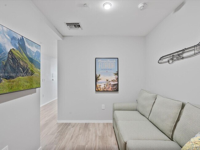 Building Photo - 801 S Miami Ave