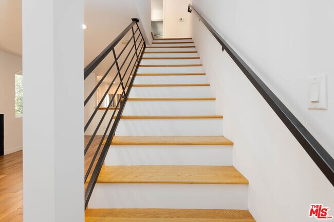 Building Photo - 1016 Sanborn Ave