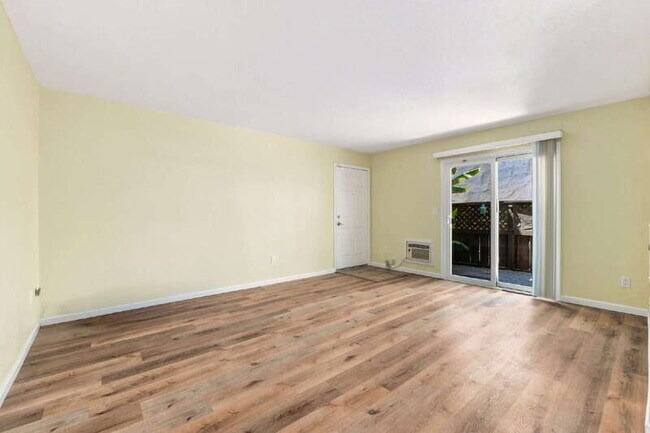 Building Photo - 6750 Beadnell Way