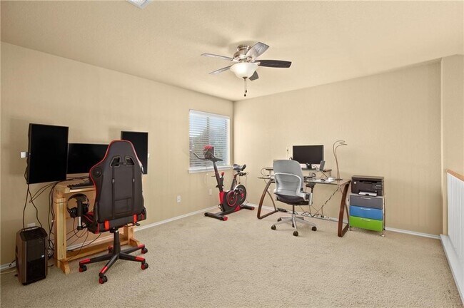 Building Photo - 921 Gentry Dr