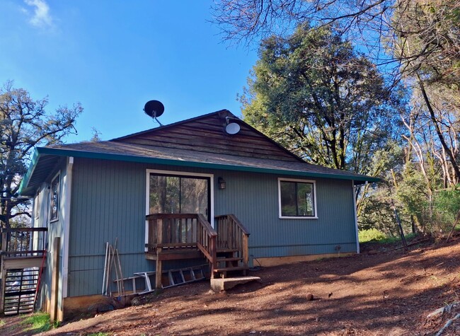 Building Photo - UPDATED 2-STORY DOWNTOWN COLFAX HOUSE