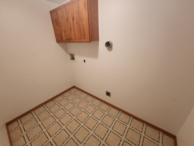 Building Photo - Panoramic Rattlesnake Hills View Home on N...