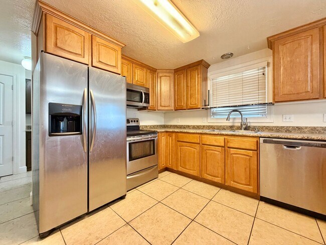 Building Photo - 250 N 360 W