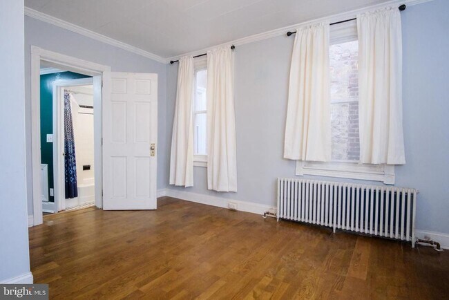 Building Photo - 3030 Edgemont St