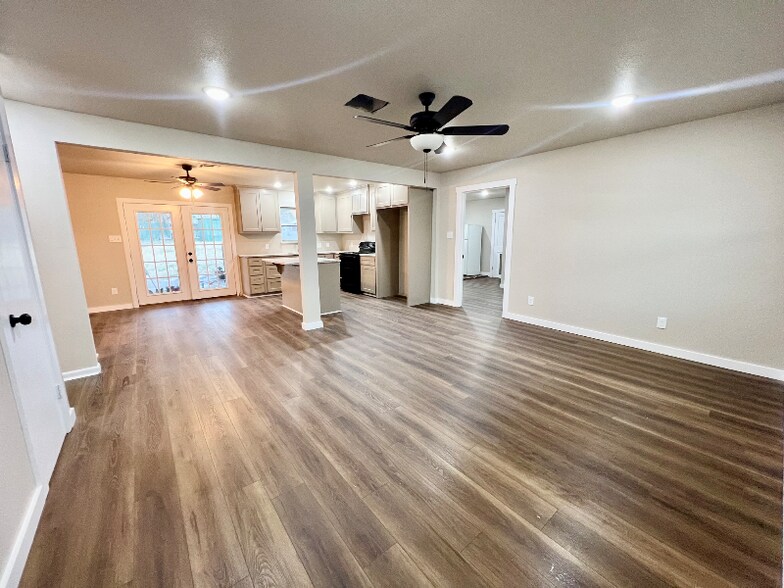 Building Photo - 506 Mary St