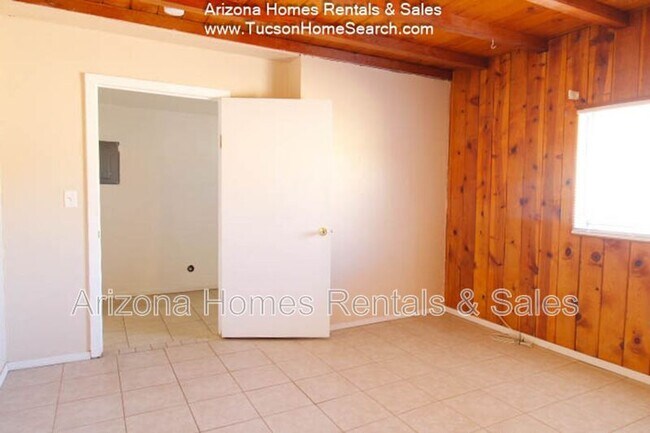 Building Photo - 801 E Halcyon Rd