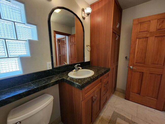 Building Photo - 252 - Yaho Duplex