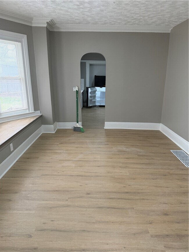 Building Photo - 43 York St