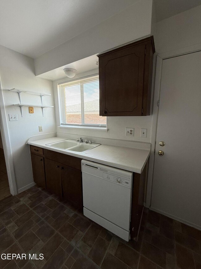 Building Photo - 6828 Escondido Dr