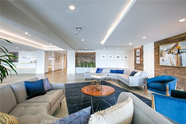 Building Photo - 525 E Seaside Way
