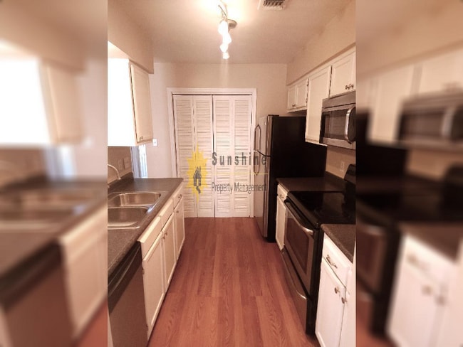 Building Photo - WOW!! Single level townhouse