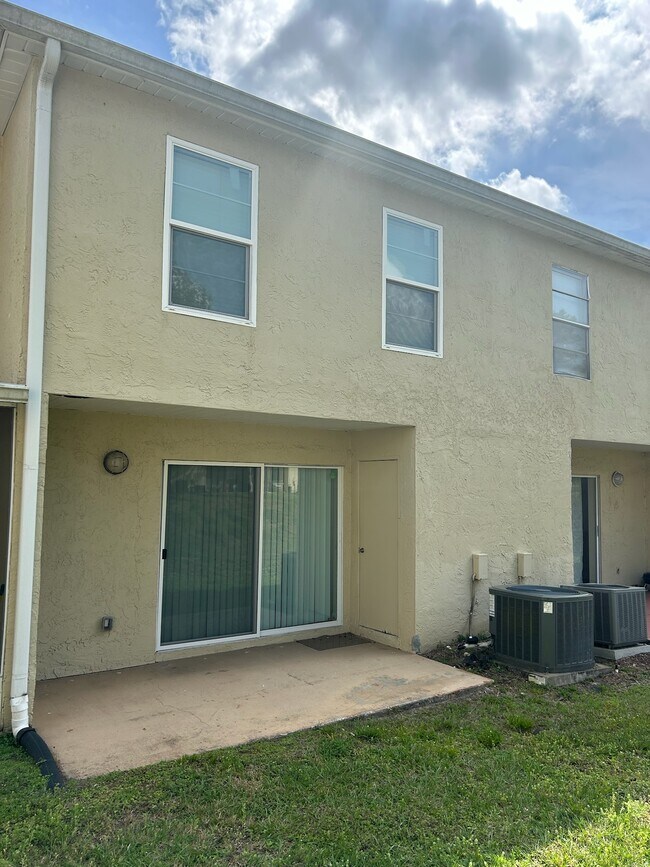 Building Photo - 5206 Sunridge Palms Dr