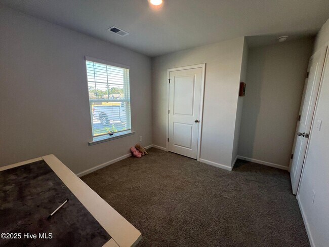 Building Photo - 115 Cleat Dr