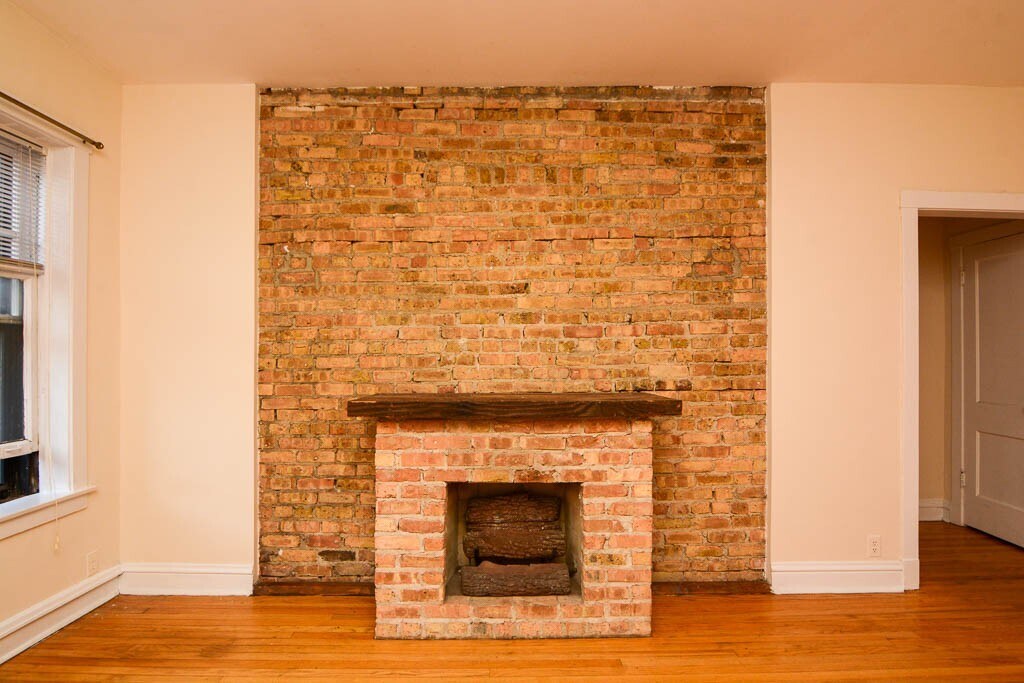 Building Photo - 3530 N Racine Ave