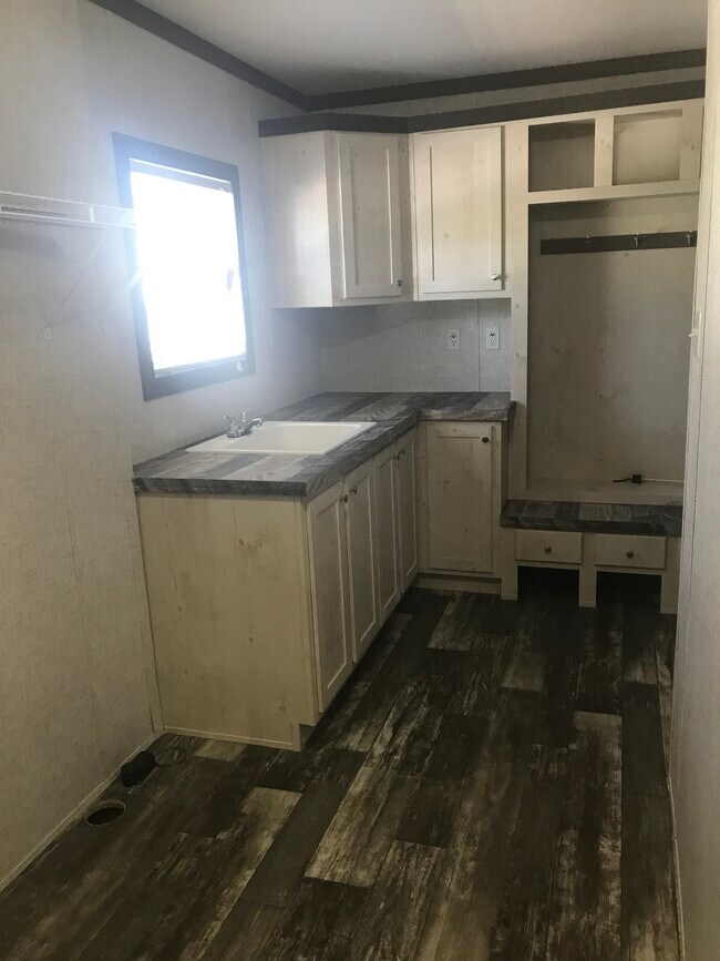 Building Photo - 50 Cinnamon Ln