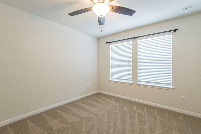 Building Photo - 133 Buckthorn Dr