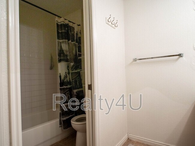 Building Photo - 108 W 1230 N St