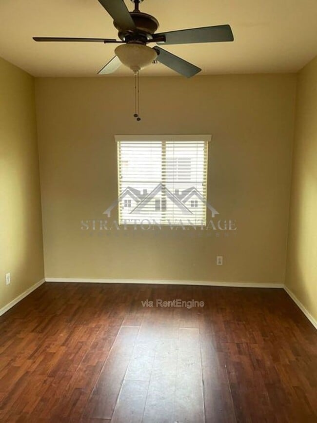 Building Photo - 4685 E Laurel Ave