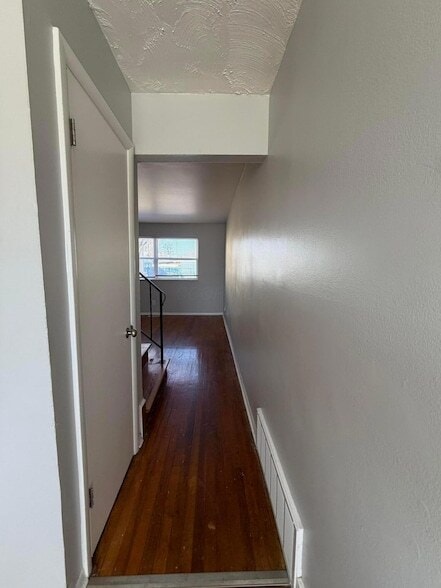 Building Photo - 1975 Dunbar Dr