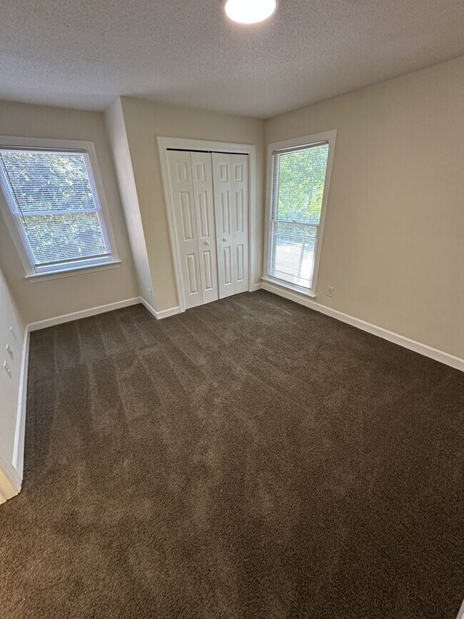 Building Photo - 2 Bedroom 2 Bathroom Condo!