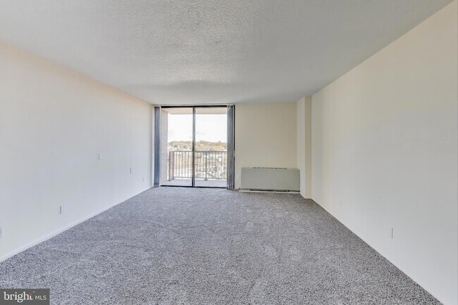 Building Photo - 4 Monroe St