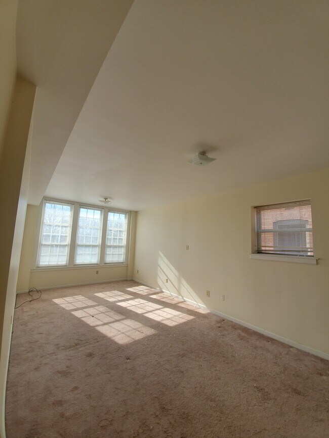 Building Photo - 5788 Pershing Ave