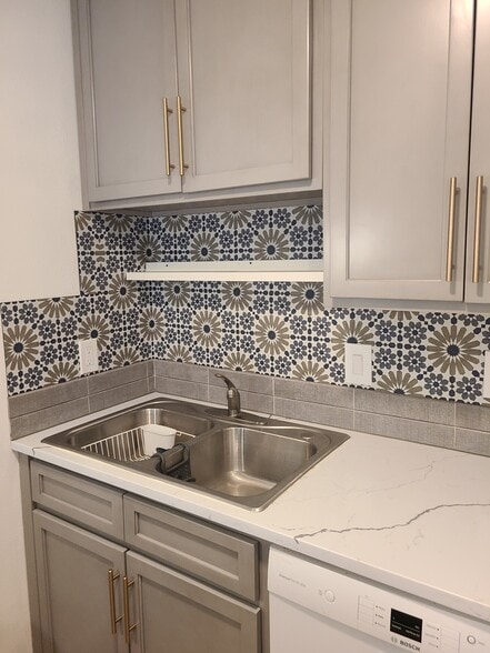 Kitchen - 2707 Valmont Rd #307A