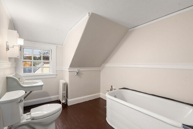 Building Photo - 161 Clinton Rd