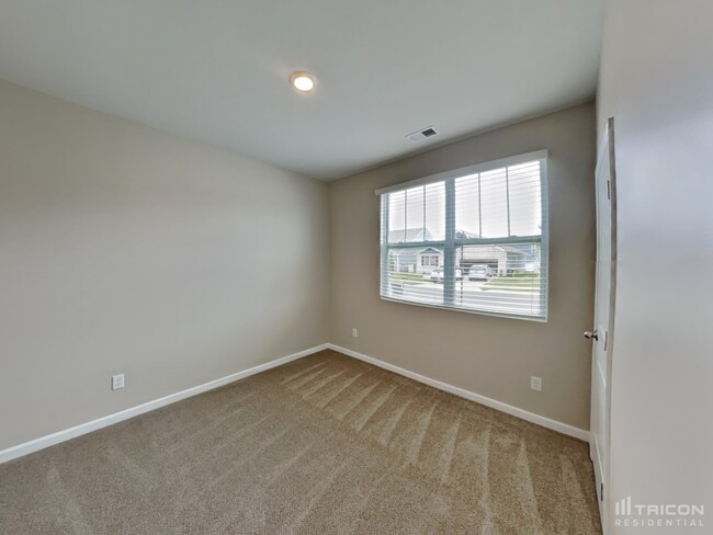 Building Photo - 4074 Beach Wy