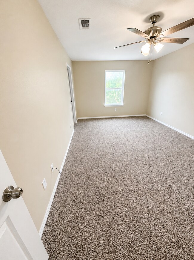 Building Photo - 3 BED / 2.5 Bath AVAILABLE NOW, APPLY TODAY ON OUR WEBSITE!!