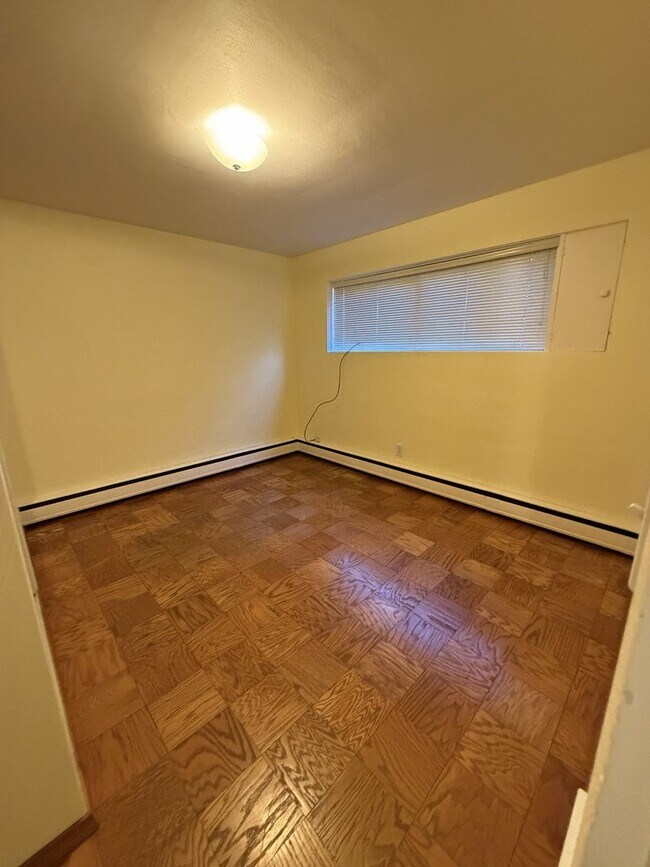 Building Photo - 1150 N 5th St