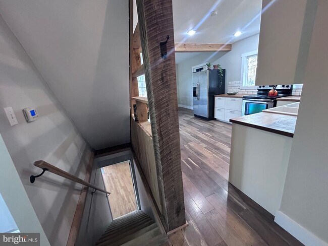 Building Photo - 132 Pinecrest Ln