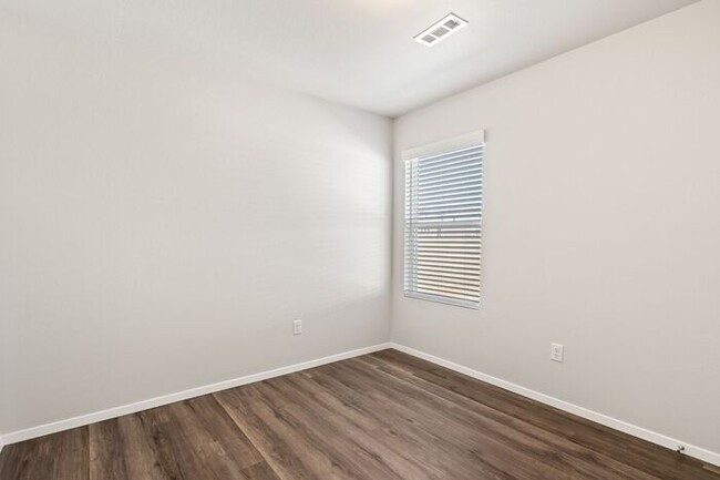 Building Photo - New Year's Promotion! Three Bedroom | Two ...