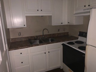 Building Photo - 2122 Malloy St