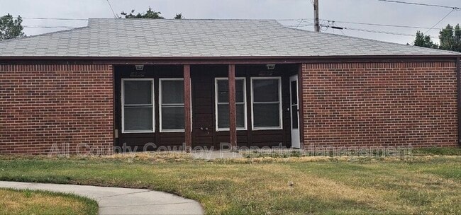 Building Photo - 126 S Cribbon Ave