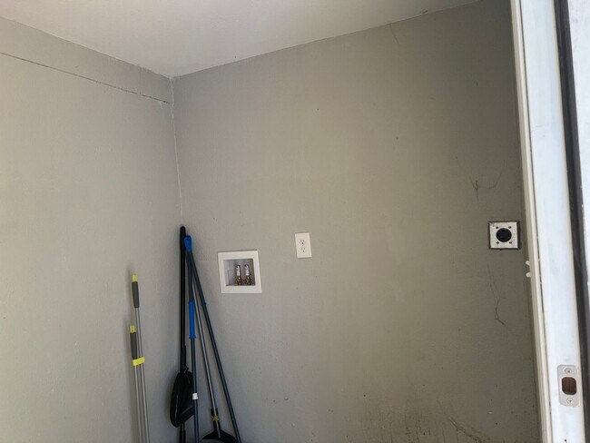 Building Photo - 1518 S Taylor St