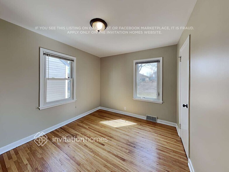 Building Photo - 5613 27th Ave S