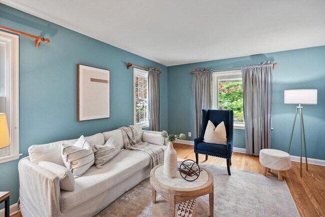 Building Photo - 5160 N Kent Ave