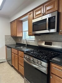 Building Photo - 12 Central Dr