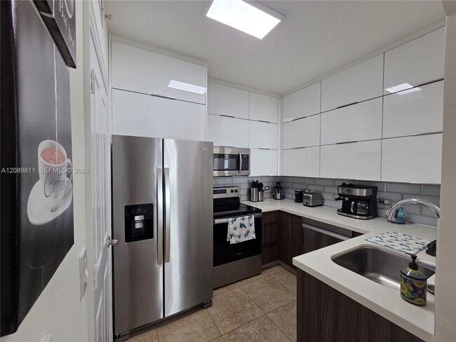Building Photo - 9172 Collins Ave
