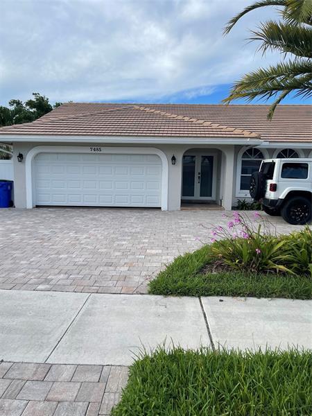 Building Photo - 7485 Royal Palm Blvd