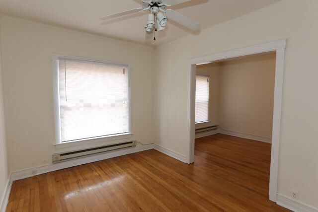 Building Photo - 842 W Waveland Ave