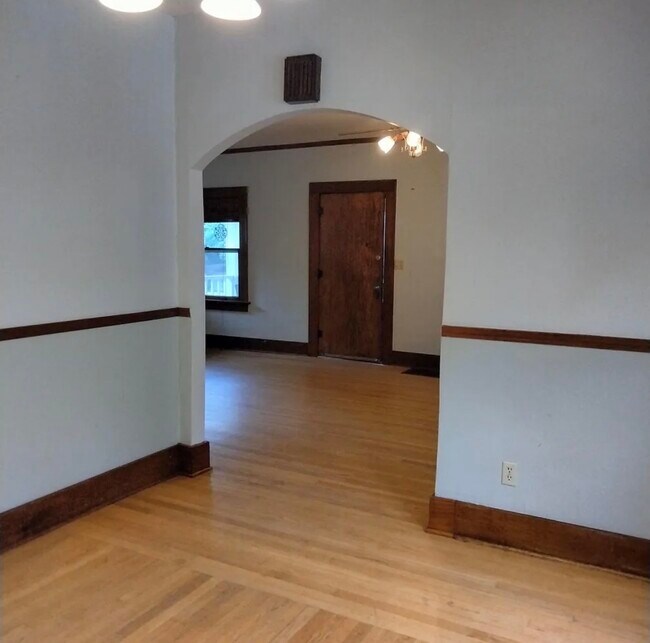 Building Photo - 363 N Vassar Ave