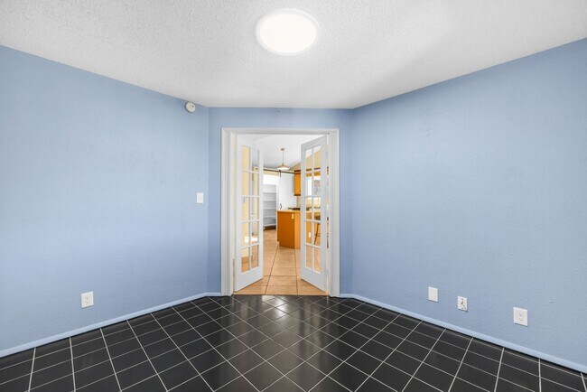 Building Photo - 305 Uala Pl