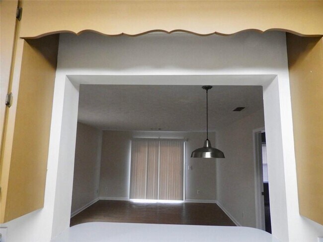 Building Photo - 5272 Ridge Forest Dr