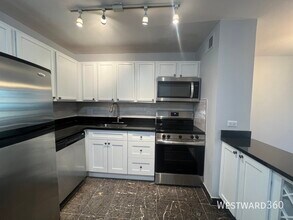 Building Photo - 222 E Pearson St